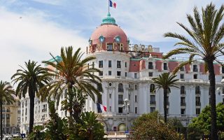 découvrez le negresco, un hôtel emblématique de la côte d'azur, alliant luxe et histoire. plongez dans un univers élégant où le charme intemporel rencontre un service exceptionnel, le tout avec une vue imprenable sur la mer méditerranée.