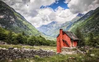 découvrez les majestueuses alpes, un paradis naturel où la montagne rencontre l'aventure. explorez des paysages à couper le souffle, des activités en plein air passionnantes et une richesse culturelle unique. parfait pour les amateurs de ski, de randonnée et de gastronomie alpine.