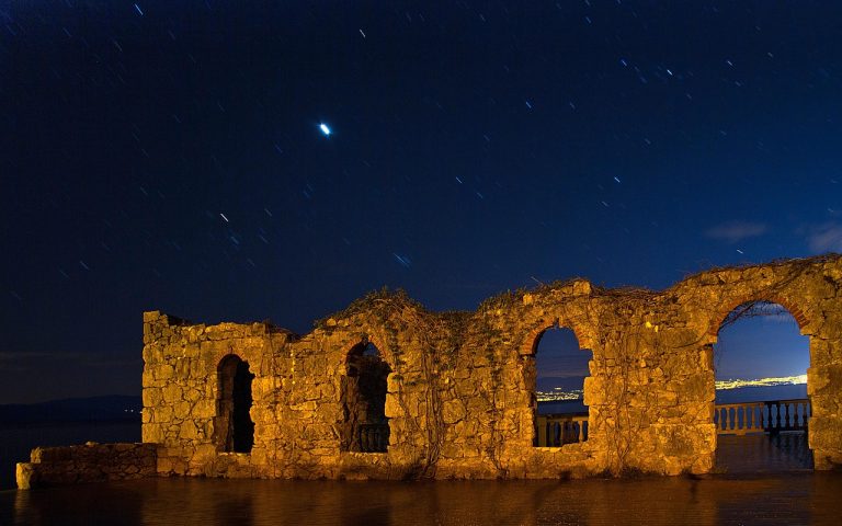 découvrez la beauté envoûtante de l'istrie, une région croate riche en patrimoine, paysages spectaculaires et délices culinaires. explorez ses charmants villages, ses plages pittoresques et son histoire fascinante.