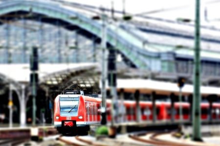 découvrez l'univers fascinant des chemins de fer : histoire, technologies, et les innovations qui transforment le transport ferroviaire moderne. explorez les paysages idylliques et l'impact des trains sur l'environnement et les connexions humaines.