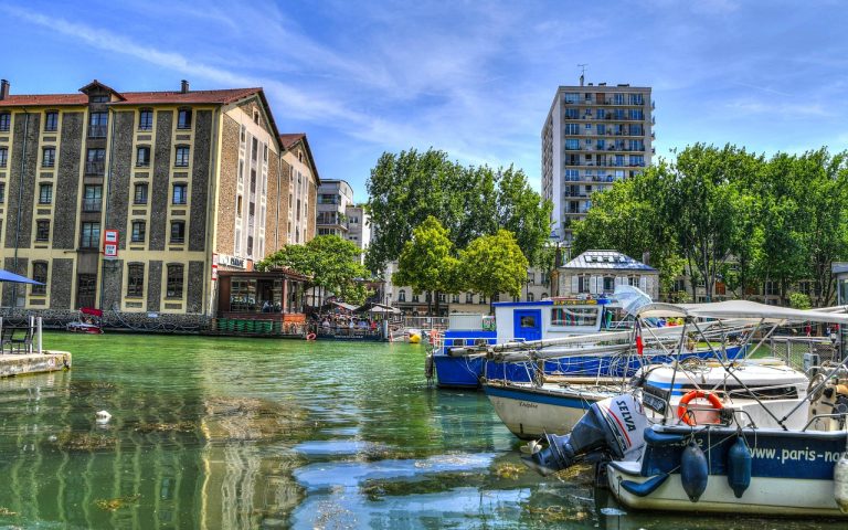 découvrez saint-martin-vésubie, une charmante commune des alpes-maritimes, réputée pour ses paysages époustouflants, ses activités de plein air et son riche patrimoine culturel. explorez ses sentiers de randonnée, profitez des montagnes environnantes et plongez dans l'authenticité de ce village méditerranéen.