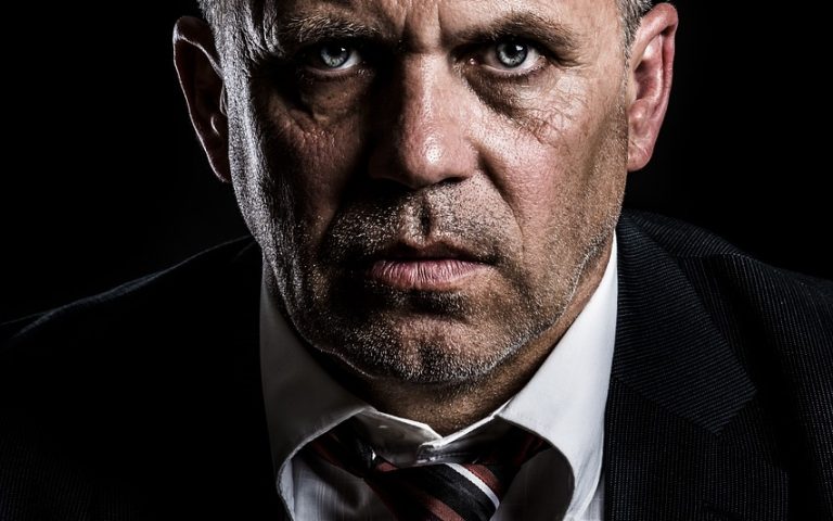 découvrez l'univers des influenceurs : leurs impacts sur les tendances, leur rôle dans le marketing digital et comment ils transforment la manière dont les marques interagissent avec leur audience. plongez dans ce phénomène incontournable et apprenez à naviguer dans le monde des influenceurs.