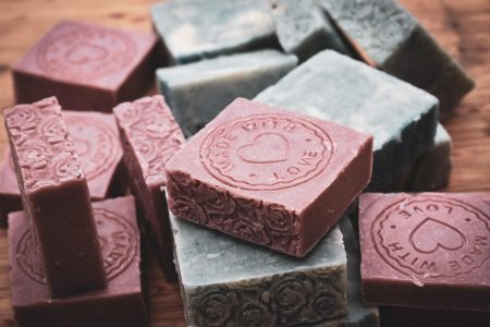 découvrez l'univers fascinant des artisanats où la créativité et le savoir-faire se rencontrent. explorez des créations uniques réalisées à la main par des artisans passionnés, et laissez-vous inspirer par des techniques traditionnelles et modernes.
