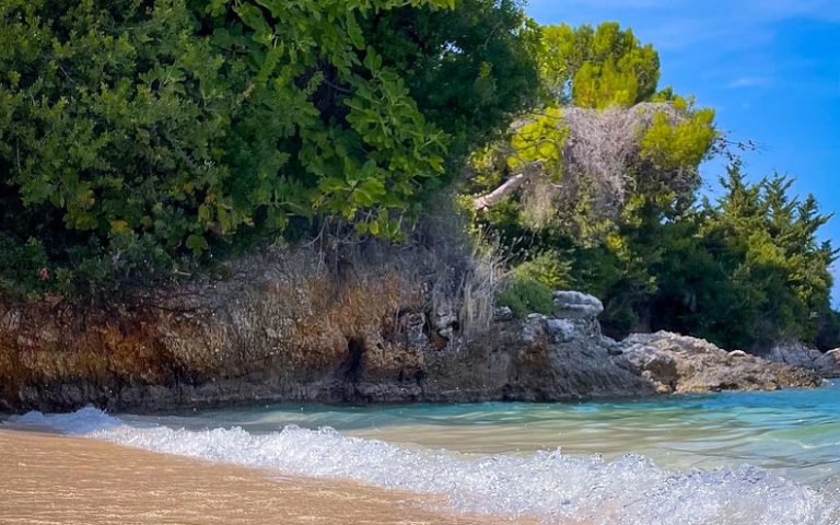 découvrez les balkans, une région riche en histoire, culture et paysages à couper le souffle. explorez ses villes vibrantes, ses traditions uniques et sa gastronomie savoureuse. partez à l'aventure dans cette destination en plein essor en europe.