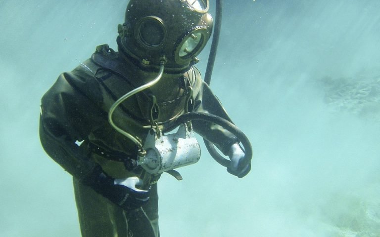 découvrez le monde fascinant de la plongée sous-marine ! explorez les récifs coralliens, rencontrez des créatures marines étonnantes et vivez des aventures inoubliables sous l'eau. que vous soyez débutant ou plongeur expérimenté, préparez-vous à plonger dans des paysages sous-marins époustouflants.