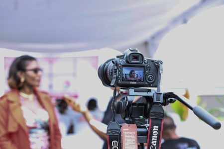 découvrez les coulisses de l'interview : un moment d'échange et de partage, où les questions révèlent des histoires inspirantes et des perspectives uniques. plongez dans cette conversation enrichissante qui éclaire des sujets variés.