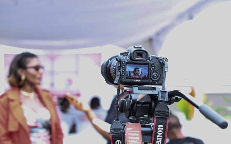 découvrez les coulisses de l'interview : un moment d'échange et de partage, où les questions révèlent des histoires inspirantes et des perspectives uniques. plongez dans cette conversation enrichissante qui éclaire des sujets variés.