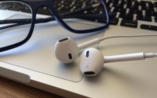 découvrez une sélection des meilleurs podcasts à écouter sur tous les sujets : actualités, culture, divertissement, technologie et bien plus. trouvez le podcast parfait pour chaque instant.