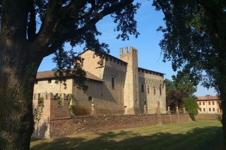 découvrez piacenza, une charmante ville italienne réputée pour son riche patrimoine historique, son architecture médiévale et sa délicieuse gastronomie locale. explorez ses monuments emblématiques et laissez-vous séduire par l’atmosphère authentique de piacenza.
