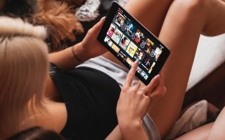 découvrez le meilleur de netflix, votre plateforme de streaming préférée, avec un vaste choix de films, séries et documentaires captivants à regarder en illimité. plongez dans un monde de divertissement depuis chez vous!