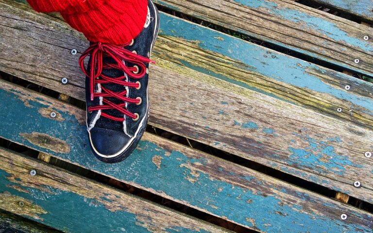 découvrez notre collection de chaussettes tendance pour tous les styles et toutes les saisons. confort, qualité et originalité pour habiller vos pieds au quotidien.