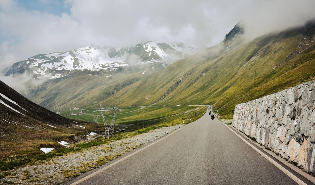 découvrez nos conseils et itinéraires pour organiser un road-trip inoubliable. explorez les plus belles routes, astuces de préparation et idées de destinations pour un voyage sur mesure !