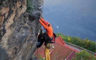 découvrez la via francigena, le célèbre itinéraire de pèlerinage reliant canterbury à rome à travers l'europe. histoire, conseils de voyage, étapes incontournables et expériences authentiques vous attendent sur ce parcours unique.