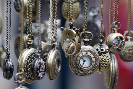 découvrez notre sélection de montres élégantes pour toutes les occasions. styles classiques ou modernes, trouvez la montre idéale pour sublimer votre poignet au quotidien.