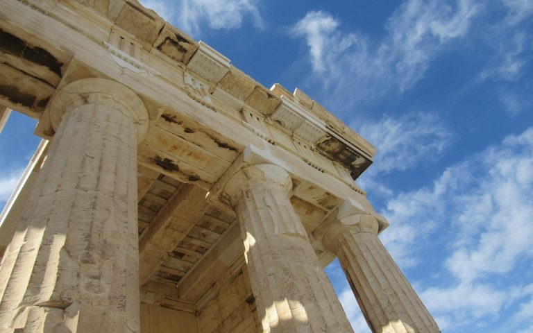 découvrez athènes, capitale historique de la grèce, berceau de la civilisation occidentale. explorez ses sites antiques, sa culture vibrante et profitez d'une expérience unique entre histoire, art et gastronomie.