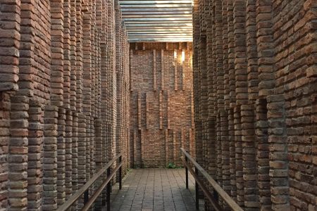 découvrez inhotim, un musée en plein air unique au brésil, alliant art contemporain et jardins botaniques. explorez ses installations artistiques immersives et ses paysages naturels exceptionnels.