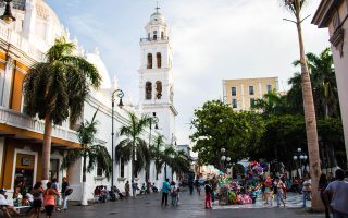 découvrez mexico, une ville vibrante au cœur du mexique : sites historiques, cuisine authentique, culture riche et ambiance envoûtante vous attendent pour un voyage inoubliable.