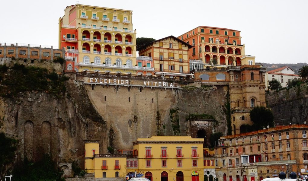 découvrez une sélection d’hôtels de luxe offrant des services exclusifs, des suites élégantes et des expériences inoubliables dans les destinations les plus prisées du monde.