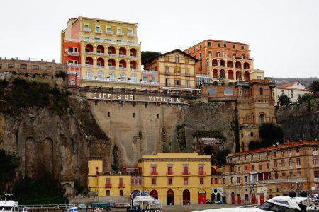 découvrez une sélection d’hôtels de luxe offrant des services exclusifs, des suites élégantes et des expériences inoubliables dans les destinations les plus prisées du monde.