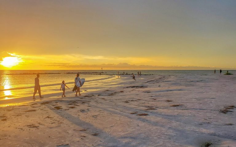 découvrez des idées romantiques et des destinations inoubliables pour organiser votre lune de miel parfaite. conseils, astuces et inspirations pour un voyage unique à deux !