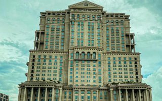 découvrez les plus beaux hôtels de luxe pour un séjour inoubliable : services exclusifs, chambres élégantes et expériences uniques. réservez votre escapade de rêve dès maintenant !