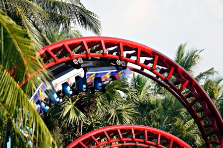 découvrez les sensations fortes et l'amusement pour toute la famille dans notre parc à thème : attractions, spectacles, restauration et souvenirs vous attendent pour une journée inoubliable.