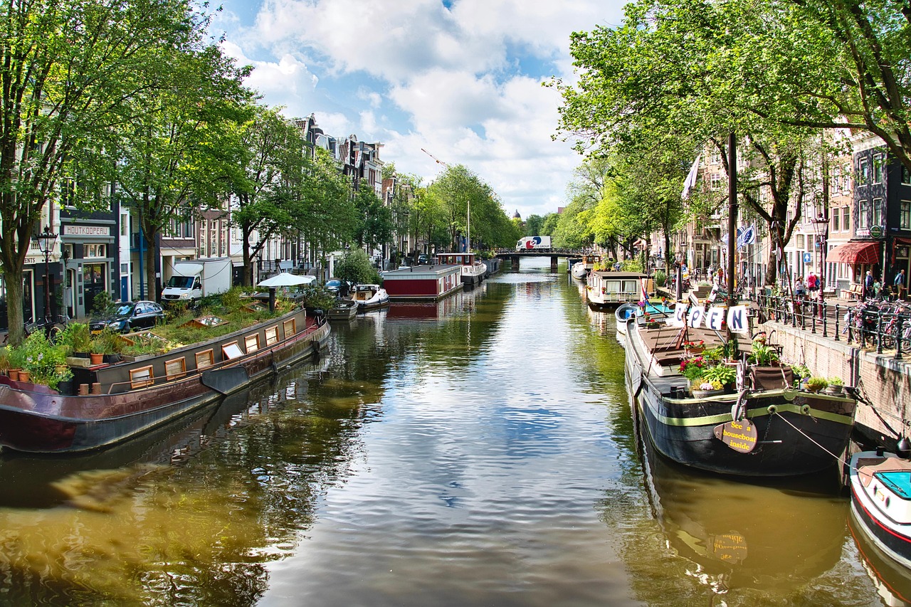 découvrez des alternatives d'hébergement uniques et originales pour vos séjours : maisons d'hôtes, locations insolites, chambres atypiques et bien plus. trouvez l'alternative parfaite à l’hôtel classique !