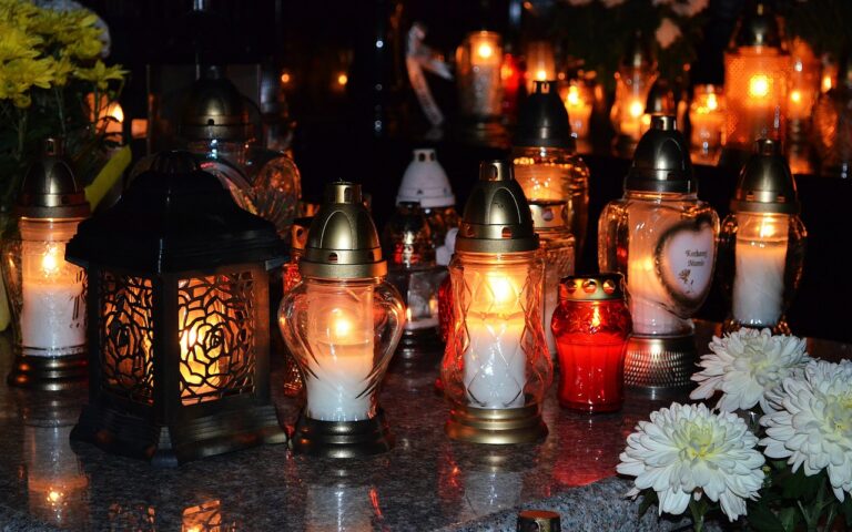 découvrez comment organiser des célébrations funéraires respectueuses et personnalisées, pour rendre hommage à la mémoire de vos proches tout en respectant leurs souhaits et différentes traditions.