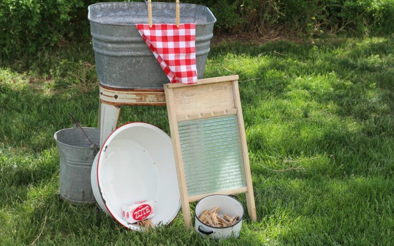 découvrez tinos, une île authentique des cyclades en grèce, réputée pour ses paysages magnifiques, ses villages traditionnels, son riche patrimoine culturel et ses plages idylliques. partez à la rencontre d'une destination unique, entre nature et histoire.
