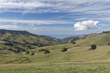 découvrez la péninsule de kii au japon : paysages côtiers spectaculaires, sites sacrés inscrits à l’unesco et itinéraires de randonnée à travers une nature préservée.