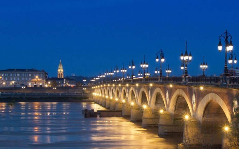 découvrez la france, pays de culture, d’histoire et de gastronomie. explorez ses régions, monuments célèbres et traditions uniques pour un voyage inoubliable.