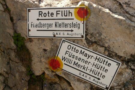 découvrez la via francigena, l’itinéraire mythique de pèlerinage reliant canterbury à rome à travers l’europe. conseils pratiques, étapes incontournables et récits inspirants pour préparer votre voyage sur cette route historique.