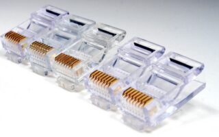 découvrez notre guide complet sur les travel adapters : choisissez l'adaptateur de voyage idéal pour connecter vos appareils partout dans le monde. conseils, compatibilité et sécurité inclus !