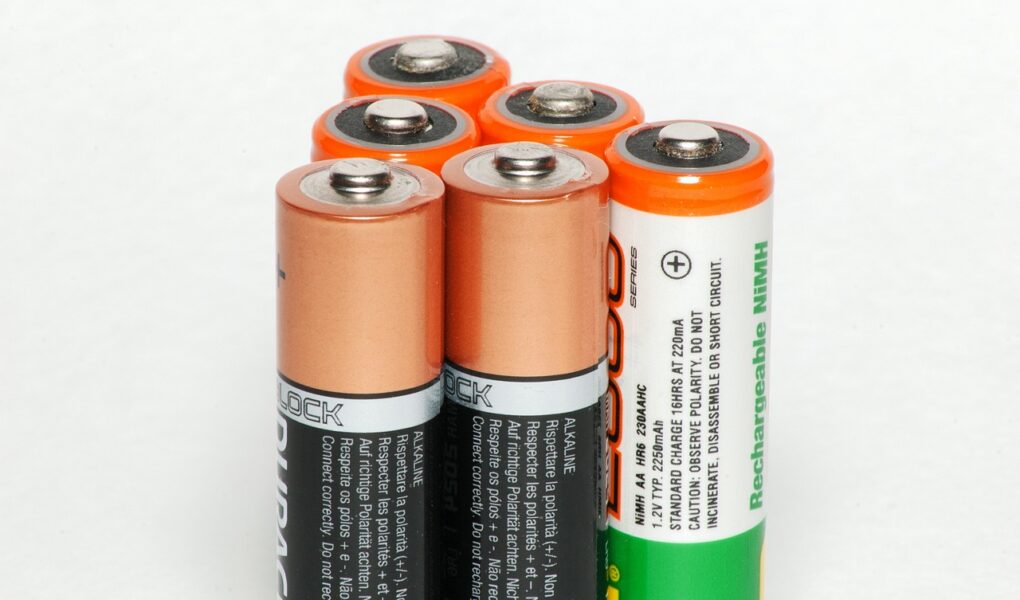 découvrez notre chargeur de batterie performant, idéal pour recharger rapidement et en toute sécurité tous types de batteries. fiabilité, efficacité et simplicité d’utilisation garanties.