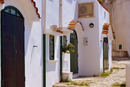 découvrez les meilleurs hôtels en pouilles (puglia) pour un séjour inoubliable en italie : hébergements de charme, vue sur la mer, services de qualité et emplacement idéal pour explorer cette région authentique.