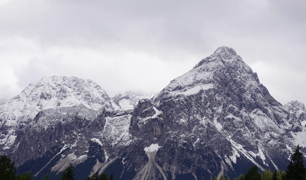 découvrez les alpes mancelles, un écrin de nature aux paysages vallonnés, parfait pour la randonnée, le vélo et des escapades authentiques en sarthe. vivez une expérience unique dans ce site préservé du nord-ouest de la france.