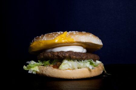 découvrez la cuisine américaine : des saveurs authentiques, des plats emblématiques comme le burger, le hot-dog et le cheesecake. voyagez à travers les spécialités régionales des états-unis.