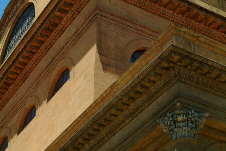découvrez palerme, la capitale envoûtante de la sicile. entre son riche patrimoine historique, ses marchés colorés et sa délicieuse cuisine, palerme vous invite à explorer ses ruelles animées et ses trésors culturels uniques.
