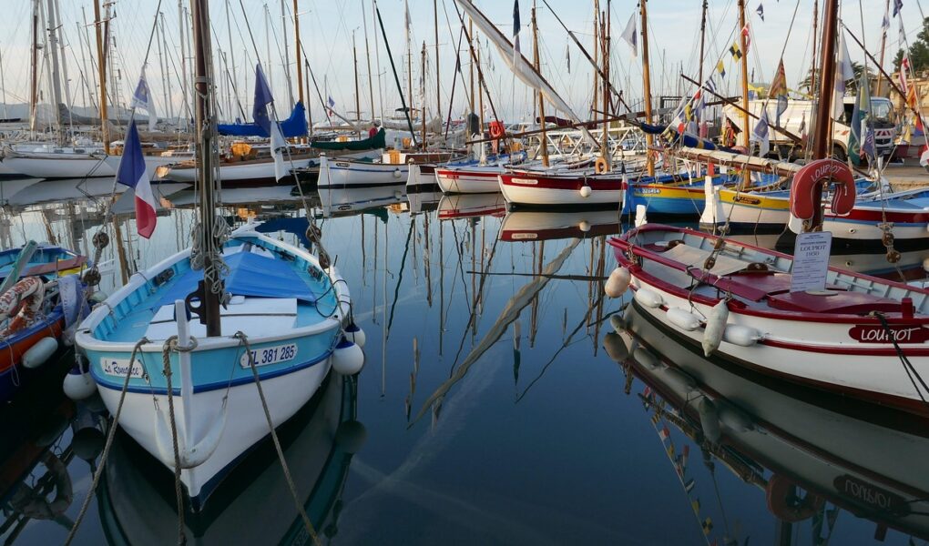 découvrez la côte d'azur, une destination emblématique du sud de la france, réputée pour ses plages de rêve, son climat ensoleillé et ses villes pittoresques comme nice, cannes et saint-tropez.