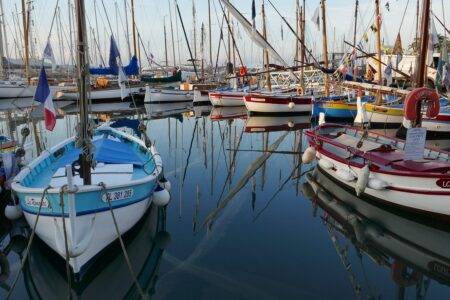 découvrez la côte d'azur, une destination emblématique du sud de la france, réputée pour ses plages de rêve, son climat ensoleillé et ses villes pittoresques comme nice, cannes et saint-tropez.