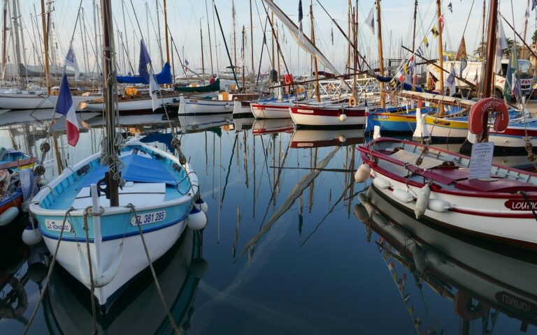 découvrez la côte d'azur, une destination emblématique du sud de la france, réputée pour ses plages de rêve, son climat ensoleillé et ses villes pittoresques comme nice, cannes et saint-tropez.