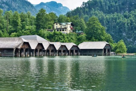 découvrez des alternatives d’hébergement uniques et abordables pour vos voyages : locations insolites, hébergements écoresponsables, séjours chez l’habitant et bien plus.