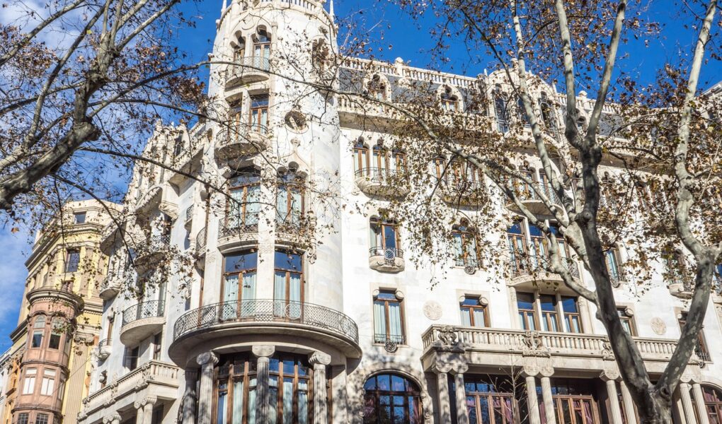 découvrez les meilleurs hôtels à barcelone : hébergements de charme, hôtels de luxe, emplacements en centre-ville et conseils pour réserver votre séjour idéal au meilleur prix.
