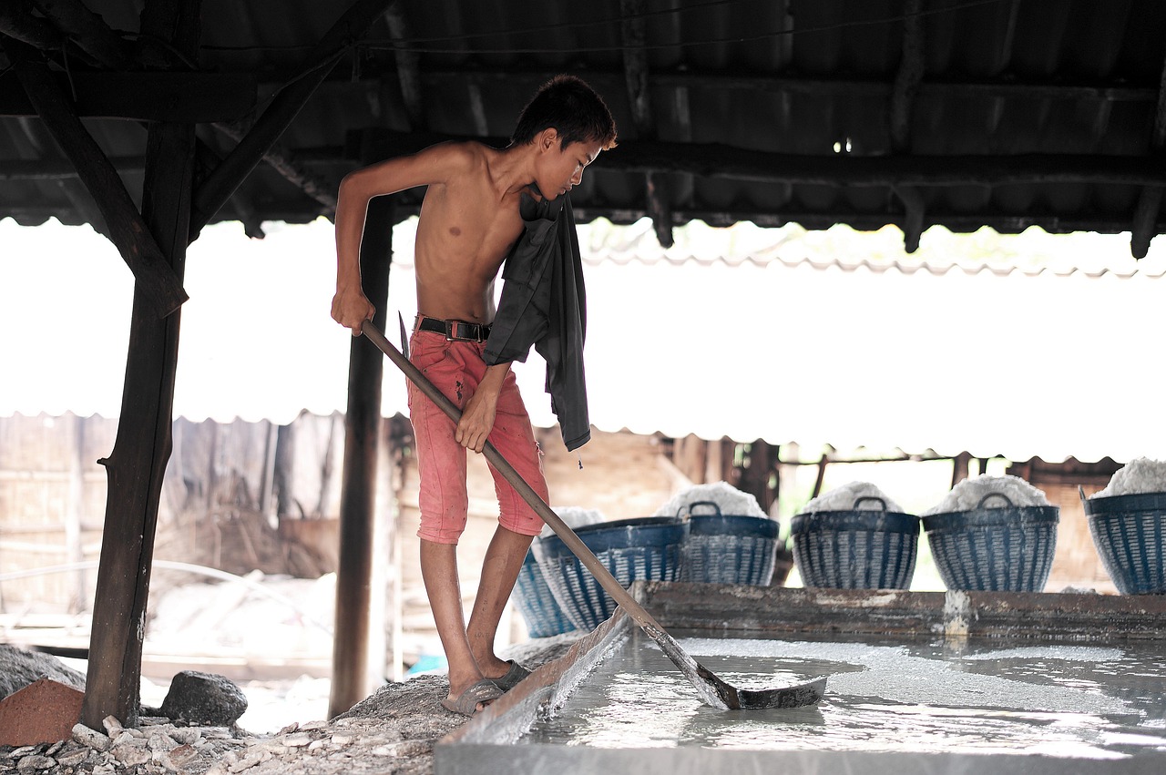 découvrez le laos, un pays d’asie du sud-est réputé pour sa nature luxuriante, ses temples bouddhistes et sa culture authentique. partez à l’aventure entre montagnes, cascades et traditions ancestrales.