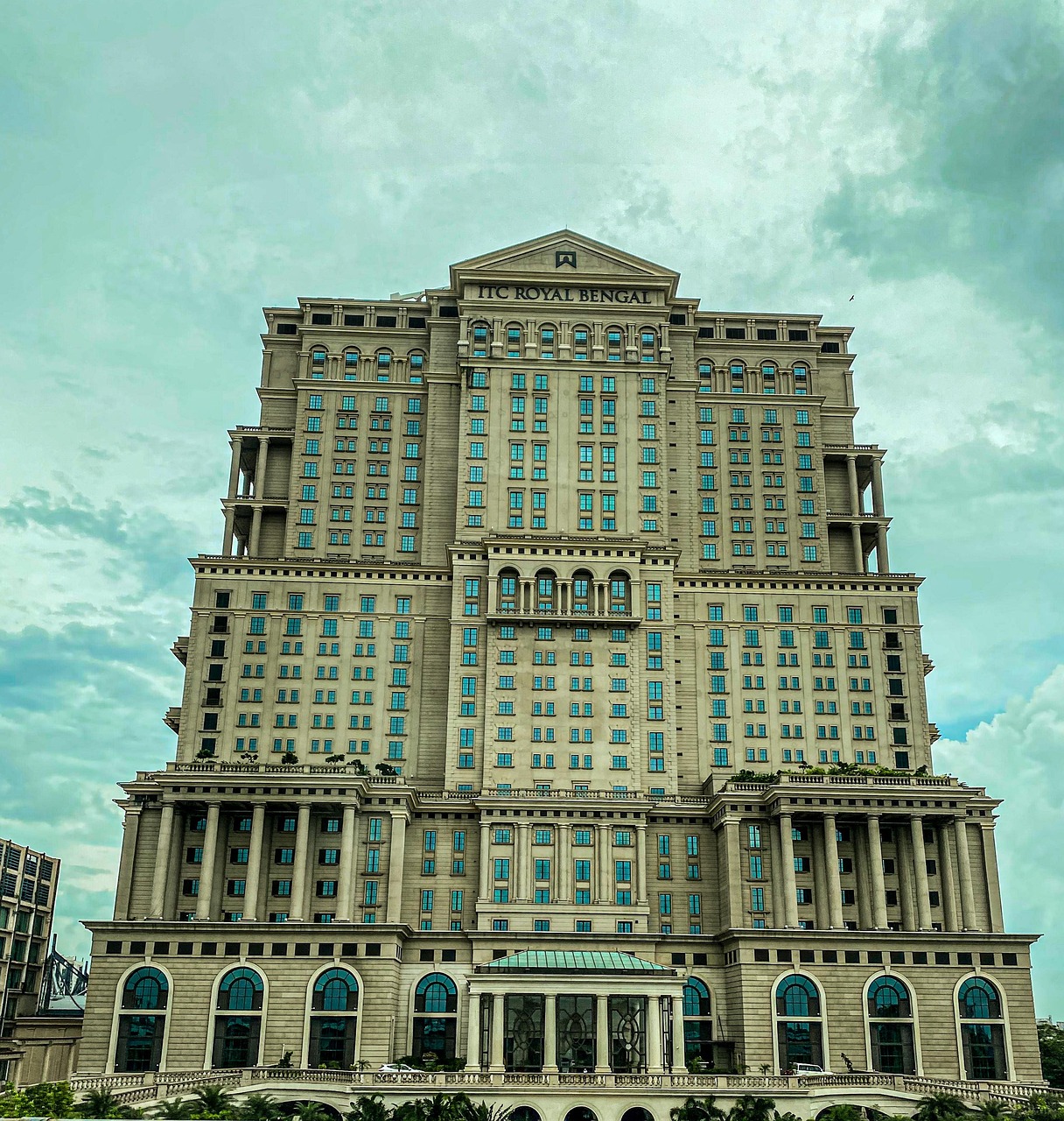 découvrez notre sélection d’hôtels de luxe offrant des services haut de gamme, des emplacements d’exception et un confort inégalé pour un séjour inoubliable.