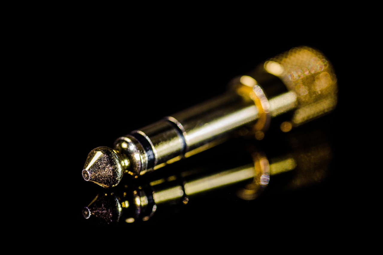 découvrez notre adaptateur de voyage polyvalent, idéal pour brancher tous vos appareils électroniques en toute sécurité partout dans le monde. compact, léger et compatible avec de nombreuses prises internationales.