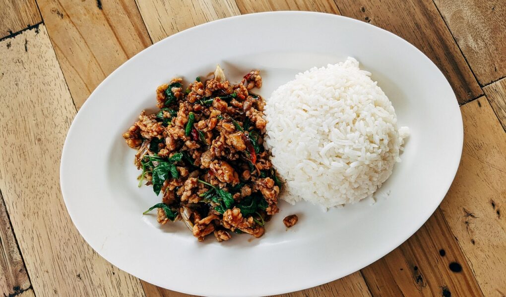 découvrez notre menu thai lunch : des plats thaïlandais authentiques préparés avec des ingrédients frais pour un déjeuner savoureux et dépaysant. commandez ou réservez dès maintenant !