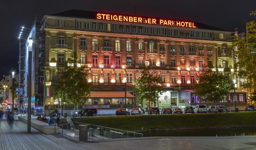 découvrez un séjour inoubliable dans notre hôtel confortable, alliant charme, confort et services de qualité pour un voyage réussi.