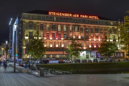 découvrez un séjour inoubliable dans notre hôtel confortable, alliant charme, confort et services de qualité pour un voyage réussi.