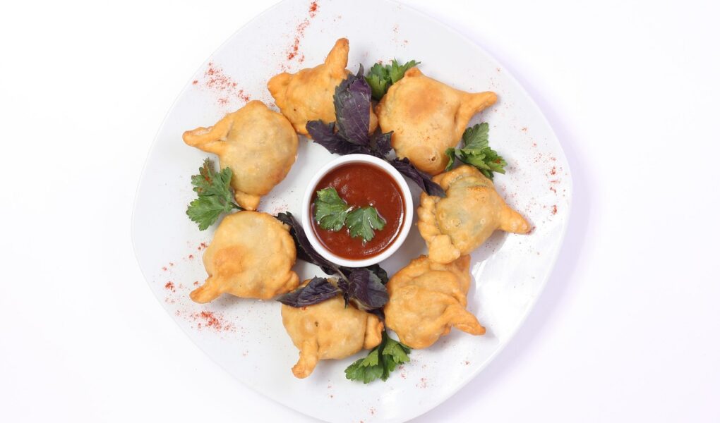 découvrez la cuisine tunisienne : un savoureux mélange de saveurs méditerranéennes et nord-africaines, riche en épices et en traditions.